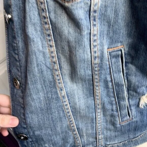 Torrid very distressed denim jean jacket size 2 - Picture 4 of 5